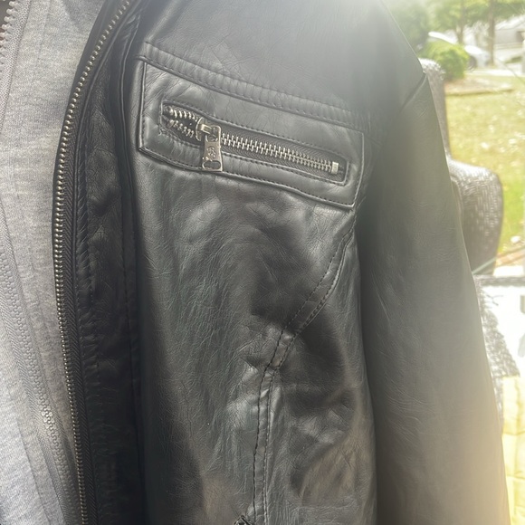 Leather jacket - Picture 3 of 8